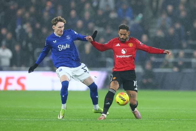 James Garner of Everton and Matheus Cunha of Manchester United, ManU Everton v Manchester United, Premier League, Football, Hill Dickinson Stadium, Liverpool, UK - 23 Feb 2026Liverpool Hill Dickinson Stadium United Kingdom EDITORIAL USE ONLY No use with unauthorised audio, video, data, fixture lists, club league logos or live services. Online in-match use limited to 120 images, no video emulation. No use in betting, games or single club league player publications. Copyright: xPaulxCurrie Shutterstockx 16692802ak