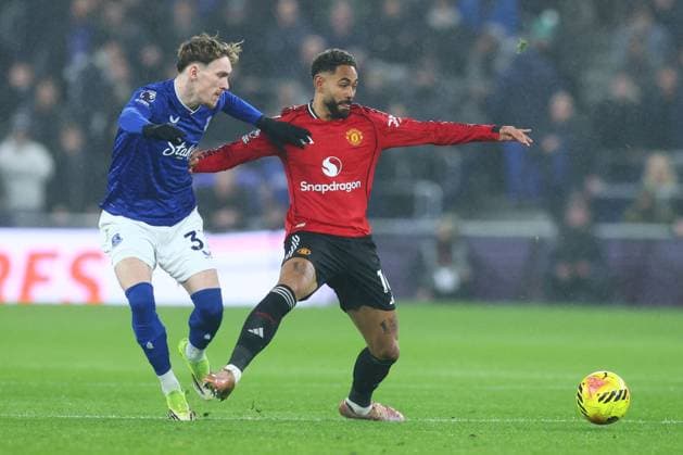 James Garner of Everton and Matheus Cunha of Manchester United, ManU Everton v Manchester United, Premier League, Football, Hill Dickinson Stadium, Liverpool, UK - 23 Feb 2026Liverpool Hill Dickinson Stadium United Kingdom EDITORIAL USE ONLY No use with unauthorised audio, video, data, fixture lists, club league logos or live services. Online in-match use limited to 120 images, no video emulation. No use in betting, games or single club league player publications. Copyright: xPaulxCurrie Shutterstockx 16692802am