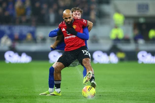 James Garner of Everton and Bryan Mbeumo of Manchester United, ManU Everton v Manchester United, Premier League, Football, Hill Dickinson Stadium, Liverpool, UK - 23 Feb 2026Liverpool Hill Dickinson Stadium United Kingdom EDITORIAL USE ONLY No use with unauthorised audio, video, data, fixture lists, club league logos or live services. Online in-match use limited to 120 images, no video emulation. No use in betting, games or single club league player publications. Copyright: xPaulxCurrie Shutterstockx 16692802an