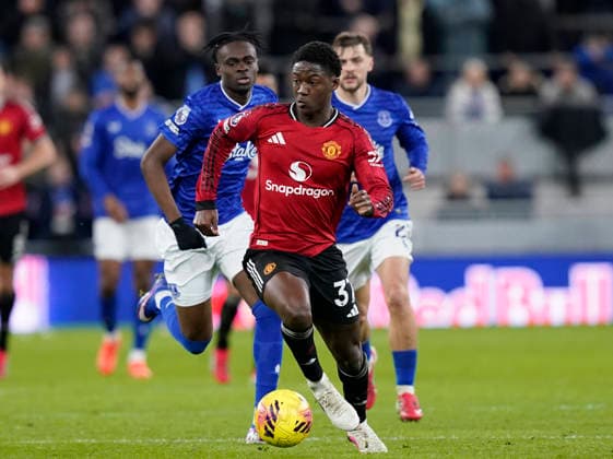 Liverpool, England, 23rd February 2026. Kobbie Mainoo of Manchester United, ManU surges forward during the Everton vs Manchester United Premier League match at Hill Dickinson Stadium, Liverpool. Picture credit should read: Andrew Yates Sportimage EDITORIAL USE ONLY. No use with unauthorised audio, video, data, fixture lists, club league logos or live services. Online in-match use limited to 120 images, no video emulation. No use in betting, games or single club league player publications. SPI_066_AY_Everton_Man_Utd SPI-4547-0065