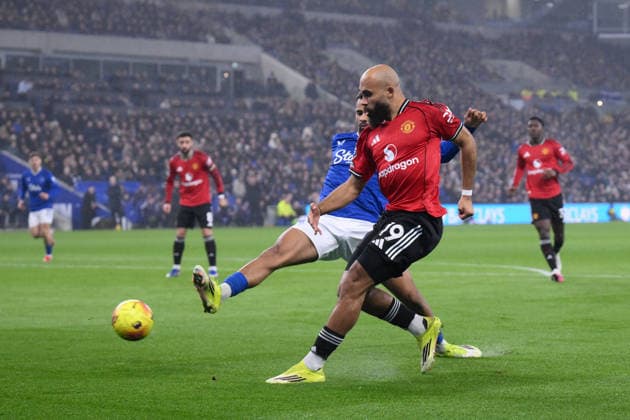 Bryan Mbeumo of Manchester United, ManU and Iliman Ndiaye of Everton in action - Everton v Manchester United, Premier League, Hill Dickinson Stadium, Liverpool, UK, Football - 23rd February 2026 Everton v Manchester United, Premier League, Football, Hill Dickinson Stadium, Liverpool, UK - 23 Feb 2026Liverpool Hill Dickinson Stadium United Kingdom EDITORIAL USE ONLY No use with unauthorised audio, video, data, fixture lists, club league logos or live services. Online in-match use limited to 120 images, no video emulation. No use in betting, games or single club league player publications. Copyright: xMDI Shutterstockx 16687971bh