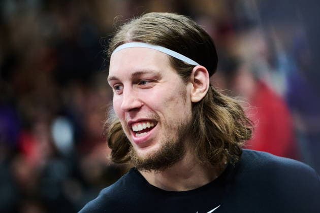 February 25, 2026, Toronto, On, Canada: San Antonio Spurs Kelly Olynyk (8) warms up ahead of first half NBA, Basketball Herren, USA basketball action against the Toronto Raptors in Toronto, on Wednesday, Feb. 25, 2026. Canada News - February 25, 2026 - ZUMAc35_ 20260225_zaf_c35_115 Copyright: xSammyxKoganx