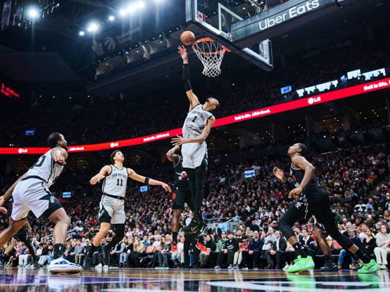 February 25, 2026, Toronto, On, Canada: San Antonio Spurs Victor Wembanyama (1) jumps to block a shot during first half NBA, Basketball Herren, USA basketball action against the Toronto Raptors in Toronto, on Wednesday, Feb. 25, 2026. Canada News - February 25, 2026 - ZUMAc35_ 20260225_zaf_c35_118 Copyright: xSammyxKoganx