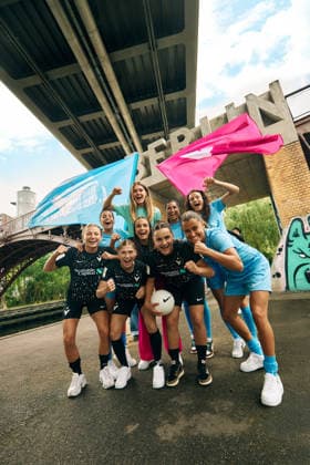 Trinity Künzel, Sarah Abu Sabbah, Sarah Klotz, Michele Tschudin, Katharina Krist, Leyila Aydin, Maya Hahn, Laura Casanovas & Aylin Yarin (FC Viktoria Berlin) beim Jubeln Trinity Künzel, Sarah Abu Sabbah, Sarah Klotz, Michele Tschudin, Katharina Krist, Leyila Aydin, Maya Hahn, Laura Casanovas & Aylin Yarin vom FC Viktoria Berlin, die in der 2. Frauen-Bundesliga spielen, beim Jubeln Copyright: xJosuaxPiorrxJosuaxPiorrx