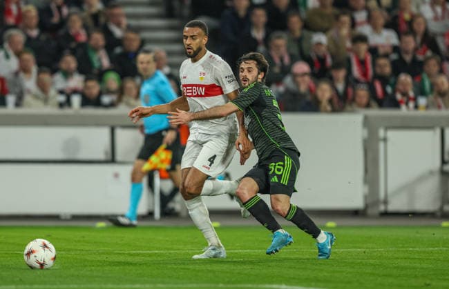 GER, Stuttgart, VfB Stuttgart vs Celtic Glasgow, Europa League, Fussball, UEFA, Spielzeit 2025 2026, MHP-Arena, Playoffs, Rückspiel im Bild v.l.: Josha Vagnoman (VfB Stuttgart 4) , Marcelo Saracchi (Celtic Glasgow 36) DFB DFL REGULATIONS PROHIBIT ANY USE OF PHOTOGRAPHS AS IMAGE SEQUENCES AND OR QUASI-VIDEO, 26.02.2026 Copyright: HMBxMedia HendrikxHamelau