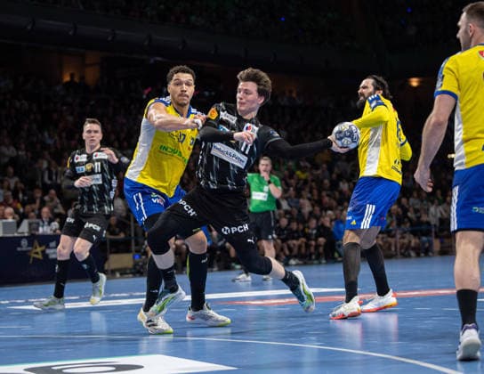 Handball, Herren, Saison 2025 2026, Champions League (Gruppe A, 12. Spieltag), Füchse Berlin - Industria Kielce, v.l. Theo Monar (Kielce), Nils Lichtlein (Füchse Berlin), Jorge Maqueda Peno (Kielce), 26.02.2026, Copyright: xSebastianxRäppold MatthiasxKochx