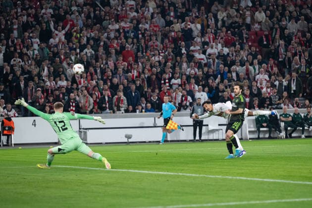 Torchance, v.li. Viljami Sinisalo (Celtic Glasgow, 12), Tiago Tomas (VfB Stuttgart, 08), Marcelo Saracchi (Celtic Glasgow, 36). GER, VfB Stuttgart vs. Celtic FC Glasgow, Fussball, UEFA Europa League, Herren, Play-Offs Rueckspiel, Spielzeit 2025 2026, 26.02.2026, GER, VfB Stuttgart vs. Celtic FC Glasgow, Fussball, UEFA Europa League, Herren, Play-Offs Rueckspiel, Spielzeit 2025 2026, 26.02.2026 Stuttgart Copyright: xEibner-Pressefoto WolfgangxFrankx EP_WFK