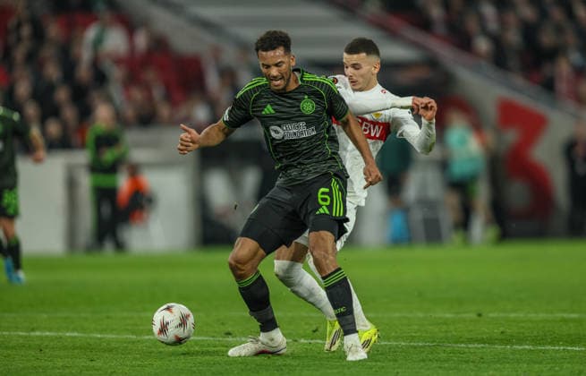 GER, Stuttgart, VfB Stuttgart vs Celtic Glasgow, Europa League, Fussball, UEFA, Spielzeit 2025 2026, MHP-Arena, Playoffs, Rückspiel im Bild v.l.: Auston Trusty (Celtic Glasgow 6), Badredine Bouanani (VfB Stuttgart 27) DFB DFL REGULATIONS PROHIBIT ANY USE OF PHOTOGRAPHS AS IMAGE SEQUENCES AND OR QUASI-VIDEO, 26.02.2026 Copyright: HMBxMedia HendrikxHamelau