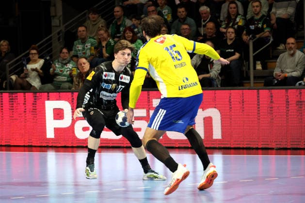 DEU, EHF Champions League, Fuechse Berlin vs.Industria Kielce, 26.02.2026, Max-Schmeling-Halle, Berlin, DEU, EHF Champions League, Fuechse Berlin vs.Industria Kielce, im Bild Nils Lichtlein (Fuechse Berlin 17), Jorge Maqueda (Industria Kielce 15)