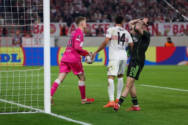 Enttaeuschung, Frust bei Colby Donovan 51 (Celtic Glasgow FC) nach einer Chance, mit Alexander Nuebel 33 (VfB Stuttgart) und Luca Jaquez 14 (VfB Stuttgart), VfB Stuttgart vs. Celtic Glasgow FC, Fussball, Maenner, UEFA Europa League, Saison 2025 2026, Play-off, Round 2 of 2, 26.02.2026 Stuttgart Baden-Wuerttemberg Deutschland