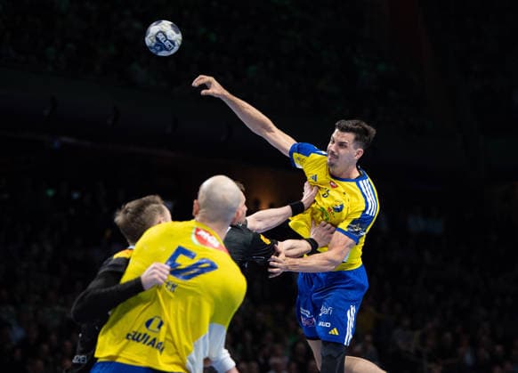 Handball, Herren, Saison 2025 2026, Champions League (Gruppe A, 12. Spieltag), Füchse Berlin - Industria Kielce, v.l. Mathias Gidsel (Füchse Berlin), Artsem Karalek (Kielce), Max Darj (Füchse Berlin), Szymon Sicko (Kielce), 26.02.2026, Copyright: xSebastianxRäppold MatthiasxKochx
