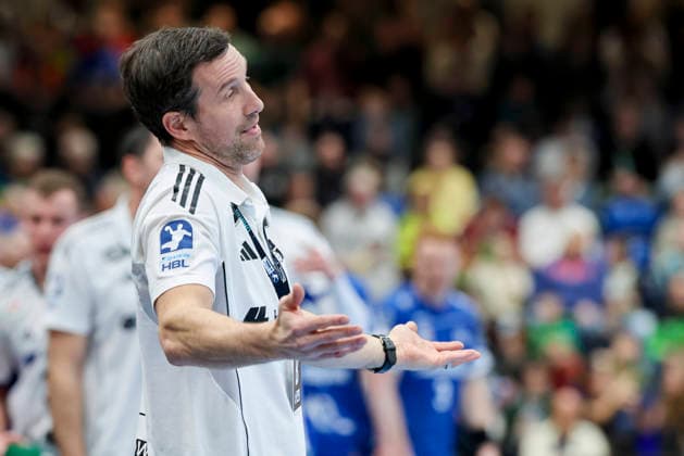 Trainer Torsten Jansen (Handball Verein Hamburg) gestikuliert, DAIKIN Handball Bundesliga, TBV Lemgo Lippe v Handball Sport Verein Hamburg, PHOENIX CONTACT arena am 26. February 2026 in Lemgo, Deutschland. (Foto von Marco Steinbrenner DeFodi Images) Trainer Torsten Jansen (Handball Sport Verein Hamburg) gestures, DAIKIN Handball Bundesliga, TBV Lemgo Lippe v Handball Sport Verein Hamburg, PHOENIX CONTACT arena, February 26, 2026 in Lemgo, Germany. (Photo by Marco Steinbrenner DeFodi Images) -
