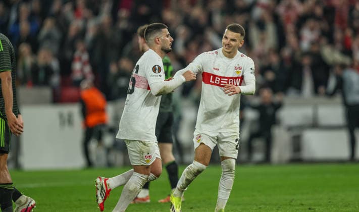 GER, Stuttgart, VfB Stuttgart vs Celtic Glasgow, Europa League, Fussball, UEFA, Spielzeit 2025 2026, MHP-Arena, Playoffs, Rückspiel im Bild: Badredine Bouanani (VfB Stuttgart 27), Deniz Undav (VfB Stuttgart 26), Tor und Jubel, aer Abseits DFB DFL REGULATIONS PROHIBIT ANY USE OF PHOTOGRAPHS AS IMAGE SEQUENCES AND OR QUASI-VIDEO, 26.02.2026 Copyright: HMBxMedia HendrikxHamelau