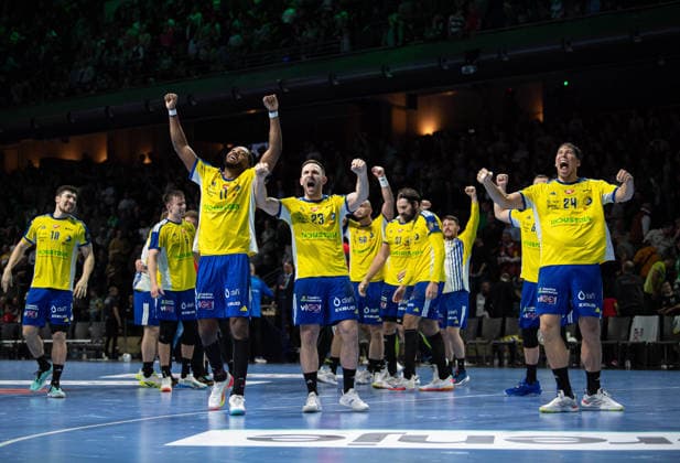 Handball, Herren, Saison 2025 2026, Champions League (Gruppe A, 12. Spieltag), Füchse Berlin - Industria Kielce, v.l. Benoit Kounkoud (Kielce), Arkadiusz Jacek Moryto (Kielce), Daniel Dujshebaev (Kielce), Jubel nach Abpfiff, 26.02.2026, Copyright: xSebastianxRäppold MatthiasxKochx