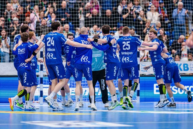 Die Mannschaft von TBV Lemgo Lippe jubelt freut sich nach 39:32 Sieg GER, TBV Lemgo Lippe vs. Handball Verein Hamburg, Handball, 1. Bundesliga, 23. Spieltag, Spielzeit 2025 2026, 26.02.2026 GER, TBV Lemgo Lippe vs. Handball Sport Verein Hamburg, Handball, 1. Bundesliga, 23. Spieltag, Spielzeit 2025 2026, 26.02.2026 Lemgo Copyright: xEibner-Pressefoto JanxRollingerx EP_JSK