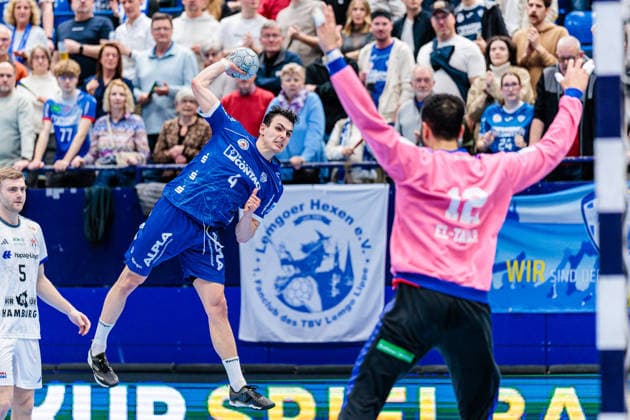 v.l. Samuel Zehnder (TBV Lemgo Lippe, 04), Mohamed El-Tayar (Handball Verein Hamburg, 12) GER, TBV Lemgo Lippe vs. Handball Sport Verein Hamburg, Handball, 1. Bundesliga, 23. Spieltag, Spielzeit 2025 2026, 26.02.2026 GER, TBV Lemgo Lippe vs. Handball Sport Verein Hamburg, Handball, 1. Bundesliga, 23. Spieltag, Spielzeit 2025 2026, 26.02.2026 Lemgo Copyright: xEibner-Pressefoto JanxRollingerx EP_JSK