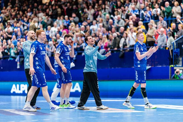 Die Mannschaft von TBV Lemgo Lippe jubelt freut sich nach 39:32 Sieg GER, TBV Lemgo Lippe vs. Handball Verein Hamburg, Handball, 1. Bundesliga, 23. Spieltag, Spielzeit 2025 2026, 26.02.2026 GER, TBV Lemgo Lippe vs. Handball Sport Verein Hamburg, Handball, 1. Bundesliga, 23. Spieltag, Spielzeit 2025 2026, 26.02.2026 Lemgo Copyright: xEibner-Pressefoto JanxRollingerx EP_JSK