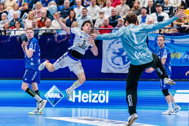 v.l. Niels Gerardus Versteijnen (TBV Lemgo Lippe, 25), Elias Kofler (Handball Verein Hamburg, 06), Constantin Moestl (TBV Lemgo Lippe, 01) GER, TBV Lemgo Lippe vs. Handball Sport Verein Hamburg, Handball, 1. Bundesliga, 23. Spieltag, Spielzeit 2025 2026, 26.02.2026 GER, TBV Lemgo Lippe vs. Handball Sport Verein Hamburg, Handball, 1. Bundesliga, 23. Spieltag, Spielzeit 2025 2026, 26.02.2026 Lemgo Copyright: xEibner-Pressefoto JanxRollingerx EP_JSK