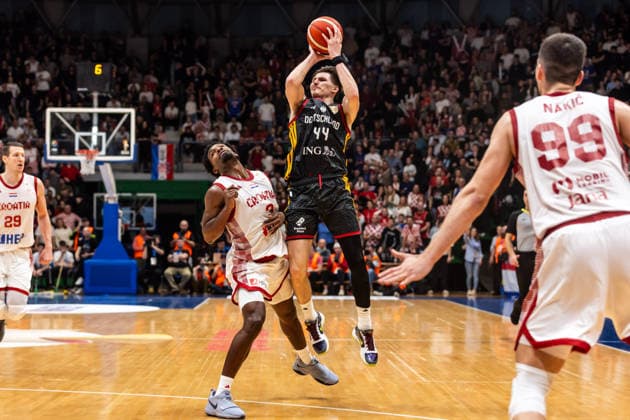 GER, FIBA Basketball World Cup 2027, European Qualifiers, Kroatien-Deutschland. 27.02.2026, Drazen Petrovic Basketball Center, Zagreb, GER, FIBA Basketball World Cup 2027, European Qualifiers, Kroatien-Deutschland. David Krämer (Deutschland, No44), Jaleen Smith (Kroatien, No3) Â Foto: Alexander Trienitz Zagreb Drazen Petrovic Basketball Center Zagreb Kroatien