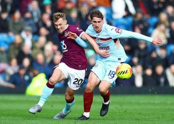 James Ward-Prowse of Burnley and Yehor Yarmolyuk of Brentford Burnley v Brentford, Premier League, Football, Turf Moor, Burnley, UK - 28 Feb 2026Burnley Turf Moor United Kingdom EDITORIAL USE ONLY No use with unauthorised audio, video, data, fixture lists, club league logos or live services. Online in-match use limited to 120 images, no video emulation. No use in betting, games or single club league player publications. Copyright: xMattxWest Shutterstockx 16708420aa