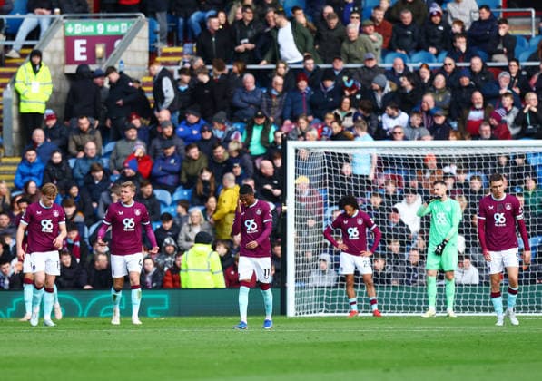Burnley players look dejected Burnley v Brentford, Premier League, Football, Turf Moor, Burnley, UK - 28 Feb 2026Burnley Turf Moor United Kingdom EDITORIAL USE ONLY No use with unauthorised audio, video, data, fixture lists, club league logos or live services. Online in-match use limited to 120 images, no video emulation. No use in betting, games or single club league player publications. Copyright: xMattxWest Shutterstockx 16708420ab