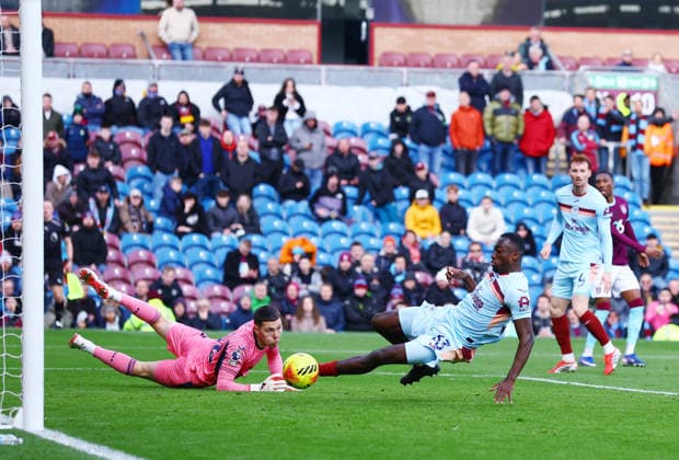 Michael Kayode of Brentford scores an own goal to make it 1-3 Burnley v Brentford, Premier League, Football, Turf Moor, Burnley, UK - 28 Feb 2026Burnley Turf Moor United Kingdom EDITORIAL USE ONLY No use with unauthorised audio, video, data, fixture lists, club league logos or live services. Online in-match use limited to 120 images, no video emulation. No use in betting, games or single club league player publications. Copyright: xMattxWest Shutterstockx 16708420aj
