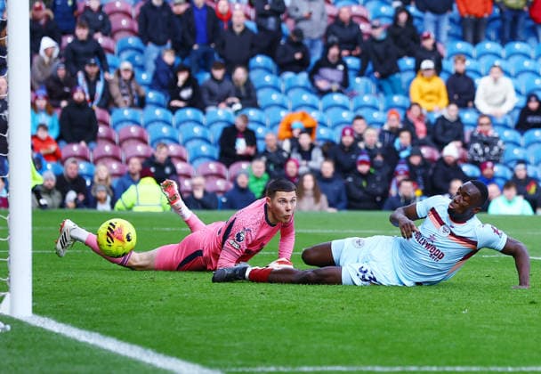 Michael Kayode of Brentford scores an own goal to make it 1-3 Burnley v Brentford, Premier League, Football, Turf Moor, Burnley, UK - 28 Feb 2026Burnley Turf Moor United Kingdom EDITORIAL USE ONLY No use with unauthorised audio, video, data, fixture lists, club league logos or live services. Online in-match use limited to 120 images, no video emulation. No use in betting, games or single club league player publications. Copyright: xMattxWest Shutterstockx 16708420ak