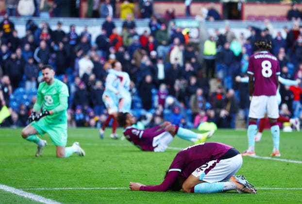 Bashir Humphreys of Burnley looks dejected Burnley v Brentford, Premier League, Football, Turf Moor, Burnley, UK - 28 Feb 2026Burnley Turf Moor United Kingdom EDITORIAL USE ONLY No use with unauthorised audio, video, data, fixture lists, club league logos or live services. Online in-match use limited to 120 images, no video emulation. No use in betting, games or single club league player publications. Copyright: xMattxWest Shutterstockx 16708420bd