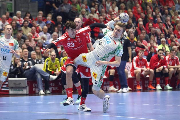 28.02.2026, xtgx, Handball, Daikin HBL, MT Melsungen - SC Magdeburg v.l. Marti Soler (Melsungen, 23), Gisli Thorgeir Kristjansson (Magdeburg, 10) wirft Tor, Torschuetze, erzielt Tor, Treffer, scores the goal Kassel
