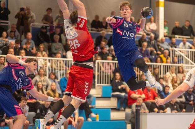 Tom Wolf (TuSEM Essen, 26), Sprung, Wurfabwehr,Finn Schroven (TSV Bayer Dormagen, 19), Sprungwurf auf das Tor TSV Dormagen vs. TuSEM Essen, Handball, 2.HBL, 22.Spieltag, Saison 2025 26, 28.02.2026, TSV Dormagen vs. TuSEM Essen, Handball, 2.HBL, 22.Spieltag, Saison 2025 26, 28.02.2026 Dormagen Copyright: xEibner-Pressefoto LukasxBaldygax EP_LBA