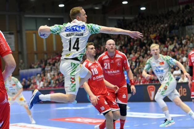 Omar Ingi Magnusson (SC Magdeburg 14) beim Wurf; Florian Drosten (MT Melsungen 18), Arnar Freyr Arnarsson (MT Melsungen 21) , GER, MT Melsungen - SC Magdeburg, Handball, 1. Bundesliga, 23. Spieltag, Saison 2025 2026, 28.02.2026, GER, MT Melsungen - SC Magdeburg, Handball, 1. Bundesliga, 23. Spieltag, Saison 2025 2026, 28.02.2026 Kassel Copyright: xEibner-Pressefotox xRolandxSippelx EP_RSL