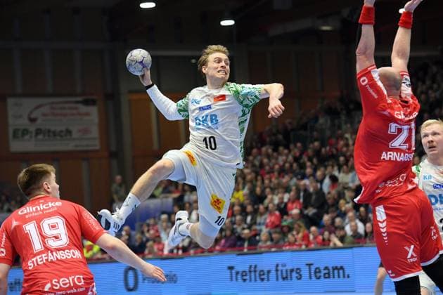 Gisli Thorgeir Kristjansson (SC Magdeburg 10) beim Wurf; Reynir Thor Stefansson (MT Melsungen 19), Arnar Freyr Arnarsson (MT Melsungen 21) (R) im Block , GER, MT Melsungen - SC Magdeburg, Handball, 1. Bundesliga, 23. Spieltag, Saison 2025 2026, 28.02.2026, GER, MT Melsungen - SC Magdeburg, Handball, 1. Bundesliga, 23. Spieltag, Saison 2025 2026, 28.02.2026 Kassel Copyright: xEibner-Pressefotox xRolandxSippelx EP_RSL