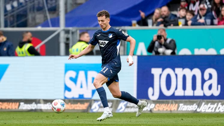 Fisnik Asllani (Hoffenheim, 11), am Ball, Freisteller, Ganzkörper, Einzelbild, Einzelfoto, Aktion, Action, 28.02.2026, Sinsheim (Deutschland), Fussball, Bundesliga, TSG 1899 Hoffenheim - FC St. Pauli, DFB DFL REGULATIONS PROHIBIT ANY USE OF PHOTOGRAPHS AS IMAGE SEQUENCES AND OR QUASI-VIDEO.