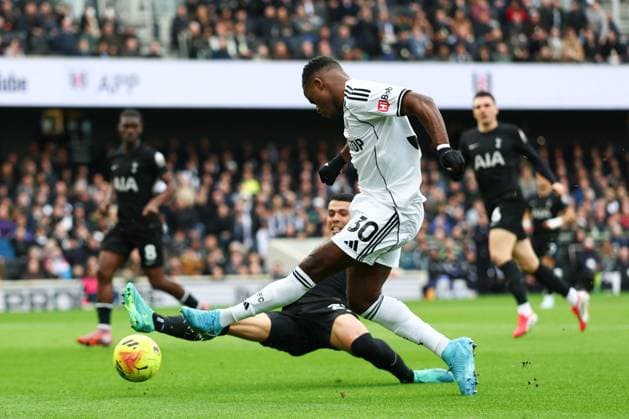 Ryan Sessegnon of Fulham under pressure from Pedro Porro of Tottenham Hotspur Fulham v Tottenham Hotspur, Premier League, Football, Craven Cottage, London, UK - 01 Mar 2026London Craven Cottage United Kingdom EDITORIAL USE ONLY No use with unauthorised audio, video, data, fixture lists, club league logos or live services. Online in-match use limited to 120 images, no video emulation. No use in betting, games or single club league player publications. Copyright: xSimonxDael Shutterstockx 16708827au