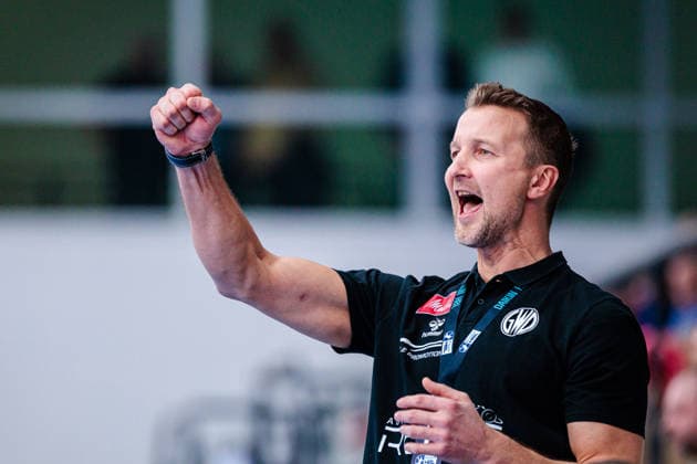 Evars Klesniks (GWD Minden, Co-Trainer) jubelt freut sich GER, GWD Minden vs. TVB Stuttgart, Handball, 1. Bundesliga, 23. Spieltag, Spielzeit 2025 2026, 01.03.2026 GER, GWD Minden vs. TVB Stuttgart, Handball, 1. Bundesliga, 23. Spieltag, Spielzeit 2025 2026, 01.03.2026 Minden Copyright: xEibner-Pressefoto JanxRollingerx EP_JSK