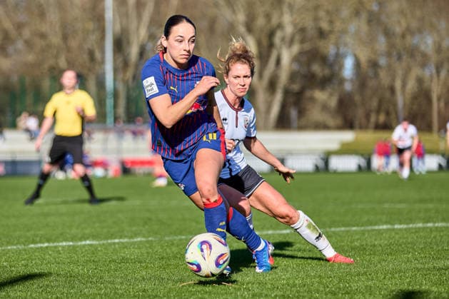 01.03.2026, GER, Frauenfußball, Testspiel, 2025 2026, RB Leipzig - FC Ingolstadt Gina Chmielinski (10, RB Leipzig), Leonie Haberäcker (27, FC Ingolstadt), Aktion, Zweikampf um Ball Leipzig Trainingszentrum der Roten Bulle Sachsen Deutschland
