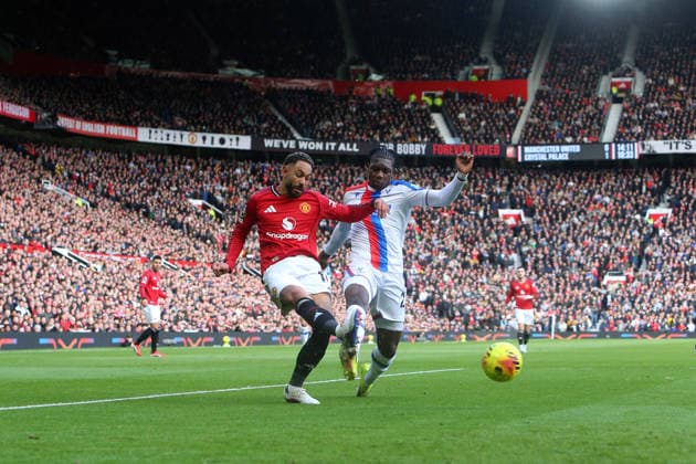 Matheus Cunha of Manchester United, ManU and Jaydee Canvot of Crystal Palace Manchester United v Crystal Palace, Premier League, Football, Old Trafford, Manchester, UK - 01 Mar 2026Manchester Old Trafford United Kingdom EDITORIAL USE ONLY No use with unauthorised audio, video, data, fixture lists, club league logos or live services. Online in-match use limited to 120 images, no video emulation. No use in betting, games or single club league player publications. Copyright: xPhilxOldham Shutterstockx 16708837ah
