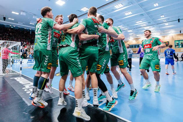 Die Mannschaft von GWD Minden jubelt feiert nach 32:32 Unentschieden GER, GWD Minden vs. TVB Stuttgart, Handball, 1. Bundesliga, 23. Spieltag, Spielzeit 2025 2026, 01.03.2026 GER, GWD Minden vs. TVB Stuttgart, Handball, 1. Bundesliga, 23. Spieltag, Spielzeit 2025 2026, 01.03.2026 Minden Copyright: xEibner-Pressefoto JanxRollingerx EP_JSK