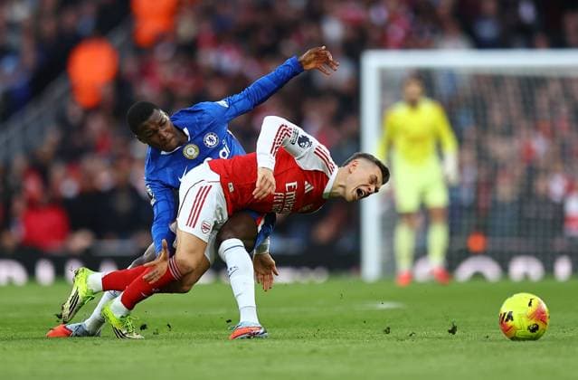 Leandro Trossard of Arsenal competes for the ball with Moises Caicedo of Chelsea Arsenal v Chelsea, Premier League, Football, Emirates Stadium, London, UK - 01 Mar 2026London Emirates Stadium United Kingdom EDITORIAL USE ONLY No use with unauthorised audio, video, data, fixture lists, club league logos or live services. Online in-match use limited to 120 images, no video emulation. No use in betting, games or single club league player publications. Copyright: xMichaelxZemanek Shutterstockx 16708844k