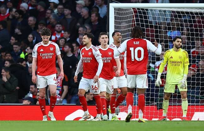 Declan Rice of Arsenal reacts after conceding first goal Arsenal v Chelsea, Premier League, Football, Emirates Stadium, London, UK - 01 Mar 2026London Emirates Stadium United Kingdom EDITORIAL USE ONLY No use with unauthorised audio, video, data, fixture lists, club league logos or live services. Online in-match use limited to 120 images, no video emulation. No use in betting, games or single club league player publications. Copyright: xMichaelxZemanek Shutterstockx 16708844al