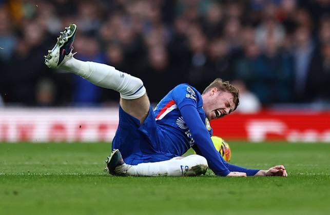 Cole Palmer of Chelsea falls down Arsenal v Chelsea, Premier League, Football, Emirates Stadium, London, UK - 01 Mar 2026London Emirates Stadium United Kingdom EDITORIAL USE ONLY No use with unauthorised audio, video, data, fixture lists, club league logos or live services. Online in-match use limited to 120 images, no video emulation. No use in betting, games or single club league player publications. Copyright: xMichaelxZemanek Shutterstockx 16708844ar
