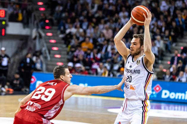 GER, FIBA Basketball World Cup 2027, European Qualifiers, Deutschland-Kroatien. 01.03.2026, Telekom Dome, Bonn, GER, FIBA Basketball World Cup 2027, European Qualifiers, Deutschland-Kroatien. Malte Delow (Deutschland, No20), Luka Bozic (Kroatien, No29) Â Foto: Alexander Trienitz Bonn Telekom Dome Nordrhein-Westfalen Deutschland