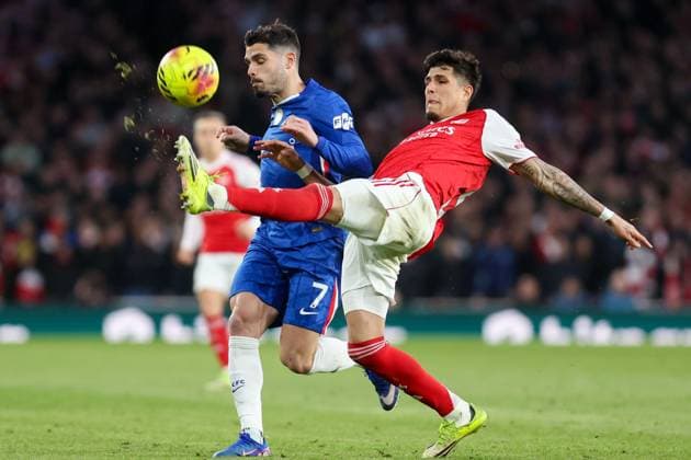 Pedro Neto of Chelsea is challenged by Piero Hincapià of Arsenal Arsenal v Chelsea, Football, Premier League, Emirates Stadium, London, UK - 01 03 2026 EDITORIAL USE ONLY No use with unauthorised audio, video, data, fixture lists (outside the EU), club league logos or live services. Online in-match use limited to 45 images (+15 in extra time). No use to emulate moving images. No use in betting, games or Copyright: xAnthonyxHanc Shutterstockx 16718865ae