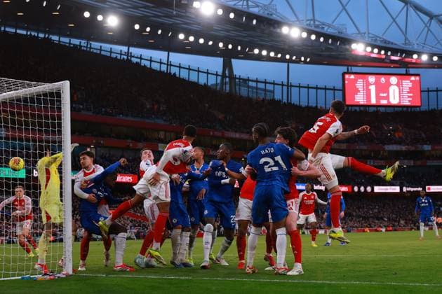 Piero Hincapie of Arsenal scores an own goal to make it 1-1 - Arsenal v Chelsea, Premier League, Emirates Stadium, London, UK - 1st March 2026 Editorial Use Only - DataCo restrictions apply, No free usage or syndication, standard fees apply. Arsenal v Chelsea, Premier League, Football, Emirates Stadium, London, UK - 01 Mar 2026London Emirates Stadium England United Kingdom EDITORIAL USE ONLY No use with unauthorised audio, video, data, fixture lists, club league logos or live services. Online in-match use limited to 120 images, no video emulation. No use in betting, games or single club league player publications. Copyright: xMDI Shutterstockx 16717017i