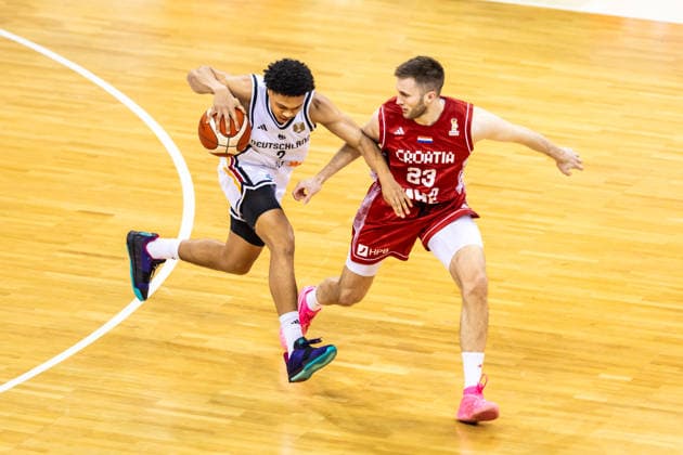 GER, FIBA Basketball World Cup 2027, European Qualifiers, Deutschland-Kroatien. 01.03.2026, Telekom Dome, Bonn, GER, FIBA Basketball World Cup 2027, European Qualifiers, Deutschland-Kroatien. Jack Kayil (Deutschland, No2), Mateo Dreznjak (Kroatien, No23) Â Foto: Alexander Trienitz Bonn Telekom Dome Nordrhein-Westfalen Deutschland