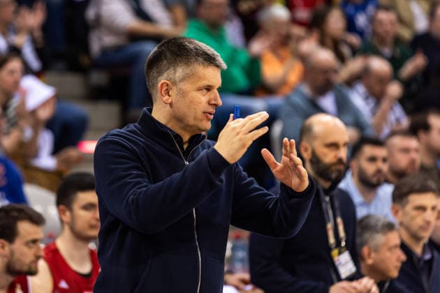 GER, FIBA Basketball World Cup 2027, European Qualifiers, Deutschland-Kroatien. 01.03.2026, Telekom Dome, Bonn, GER, FIBA Basketball World Cup 2027, European Qualifiers, Deutschland-Kroatien. Tomislav Mijatovic (Head Coach, Kroatien) gibt Handzeichen  Foto: Alexander Trienitz Bonn Telekom Dome Nordrhein-Westfalen Deutschland