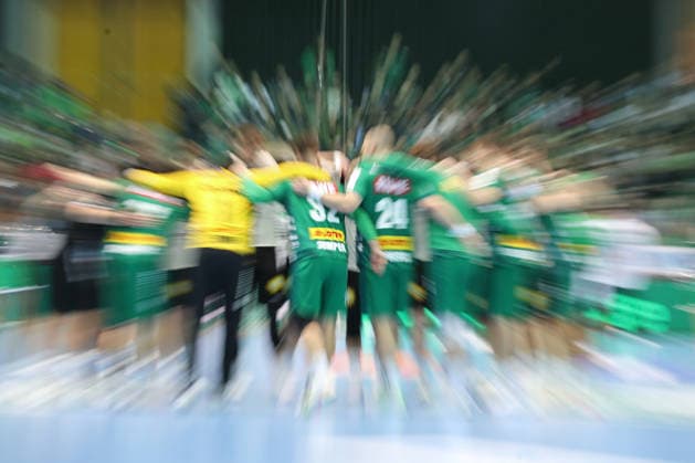 Handball DAIKIN HBL, SC DHfK Leipzig - Bergischer HC; 01.03.2026 Handball-Team des SC DHfK Leipzig, Mannschaft, Teamkreis. Zoom-Effekt, kreativ, Symbolbild, Feature, Hintergrund. Handball, DAIKIN HBL, 1. Bundesliga, Saison 2025 2026, 23. Spieltag: SC DHfK Leipzig vs. Bergischer HC am 01.03.2026 in der Quarterback Immobilien Arena Leipzig. Copyright: xBEAUTIFULxSPORTS JanxKaeferx