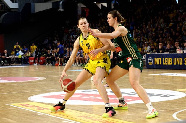 DEU, easyCredit DBBL, ALBA vs. Rutronik Stars Keltern, 01.03.2026, Soemmeringhalle, Berlin, DEU, easyCredit DBBL, ALBA vs. Rutronik Stars Keltern, im Bild Abby Muse (ALBA Berlin 31), ALEXANDRIA KISS-RUSK (Rutronik Stars Keltern 21)