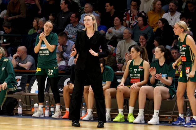 DEU, easyCredit DBBL, ALBA vs. Rutronik Stars Keltern, 01.03.2026, Soemmeringhalle, Berlin, DEU, easyCredit DBBL, ALBA vs. Rutronik Stars Keltern, im Bild Trainerin Matea Tavic (Rutronik Stars Keltern), Kelterner-Spielerbank
