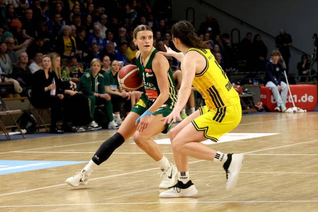 DEU, easyCredit DBBL, ALBA vs. Rutronik Stars Keltern, 01.03.2026, Soemmeringhalle, Berlin, DEU, easyCredit DBBL, ALBA vs. Rutronik Stars Keltern, im Bild Tessa Stammberger (ALBA Berlin 6), ALEXANDRA WILKE (Rutronik Stars Keltern 3)